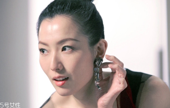 方臉女生適合的發(fā)型圖片 方臉和國字臉的區(qū)別 方臉女生適合的發(fā)型圖片 方臉和國字臉的區(qū)別