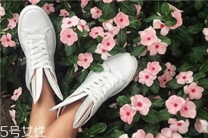 小白鞋適合跑步嗎？這幾類小白鞋不適合跑步