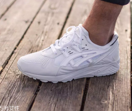 小白鞋可以用牙膏洗嗎？小白鞋用牙膏洗好處多