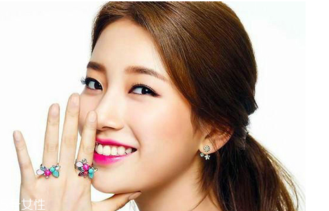 玫紅色口紅適合什么妝 玫紅色口紅的整體妝容 玫紅色口紅適合什么妝 玫紅色口紅的整體妝容