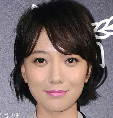 玫紅色口紅適合什么妝 玫紅色口紅的整體妝容 玫紅色口紅適合什么妝 玫紅色口紅的整體妝容