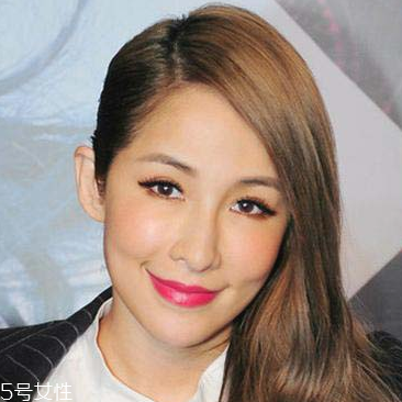 玫紅色口紅適合什么妝 玫紅色口紅的整體妝容 玫紅色口紅適合什么妝 玫紅色口紅的整體妝容