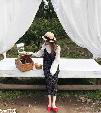 波點連衣裙怎么搭配？波點連衣裙搭配方案推薦