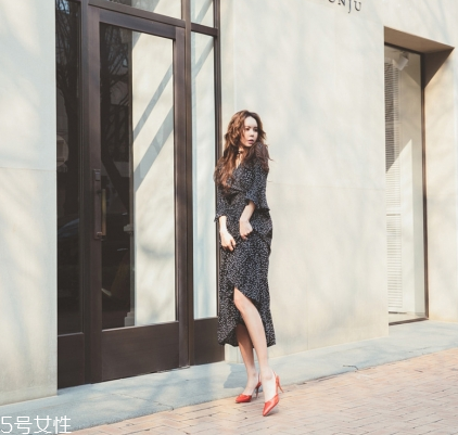 波點連衣裙怎么搭配？波點連衣裙搭配方案推薦