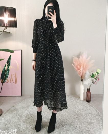 波點連衣裙怎么搭配？波點連衣裙搭配方案推薦