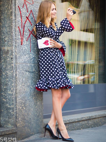 波點連衣裙怎么搭配？波點連衣裙搭配方案推薦
