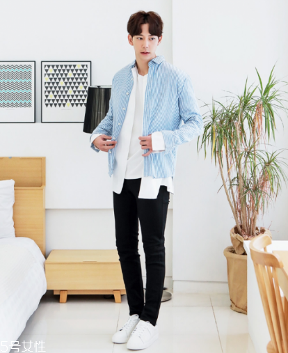 襯衫和t恤衫怎么搭配？襯衫和t恤衫搭配圖片