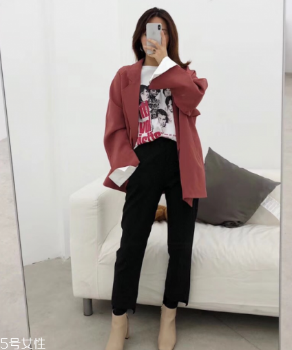 襯衫和t恤衫怎么搭配？襯衫和t恤衫搭配圖片