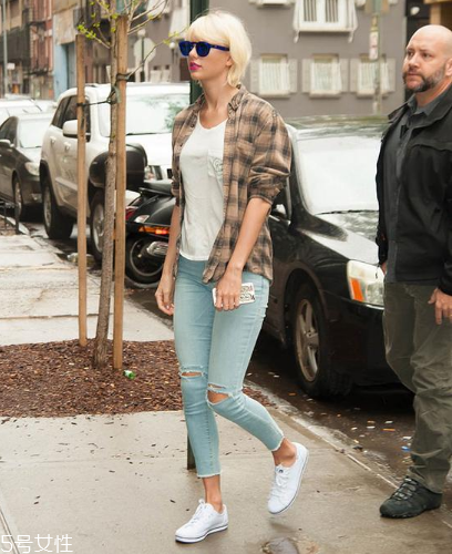 襯衫和t恤衫怎么搭配？襯衫和t恤衫搭配圖片