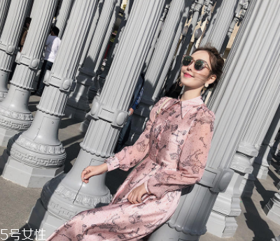 2022細(xì)條紋襯衫女款搭配 3種襯衫裙時(shí)髦不費(fèi)力 2022細(xì)條紋襯衫女款搭配 3種襯衫裙時(shí)髦不費(fèi)力