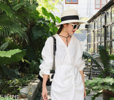 2022細(xì)條紋襯衫女款搭配 3種襯衫裙時(shí)髦不費(fèi)力 2022細(xì)條紋襯衫女款搭配 3種襯衫裙時(shí)髦不費(fèi)力