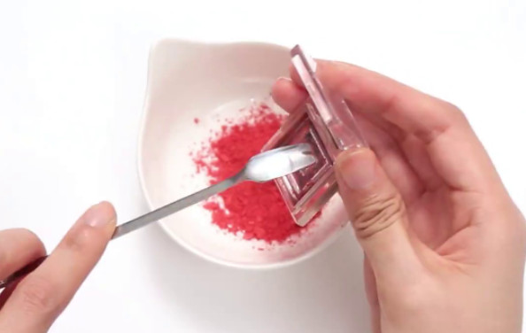 花瓣腮紅怎么做 花瓣腮紅自制教程 花瓣腮紅怎么做 花瓣腮紅自制教程