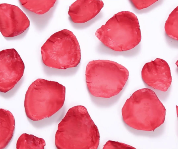 花瓣腮紅怎么做 花瓣腮紅自制教程 花瓣腮紅怎么做 花瓣腮紅自制教程