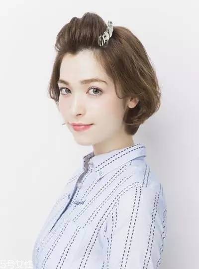 扎一半留一半的發(fā)型扎法 半扎發(fā)這樣扎好看 扎一半留一半的發(fā)型扎法 半扎發(fā)這樣扎好看