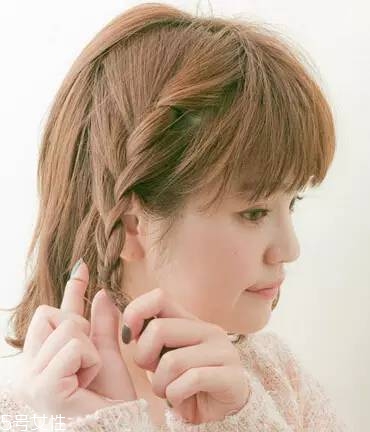 扎一半留一半的發(fā)型扎法 半扎發(fā)這樣扎好看 扎一半留一半的發(fā)型扎法 半扎發(fā)這樣扎好看
