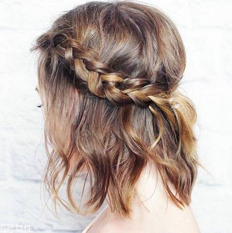 扎一半留一半的發(fā)型扎法 半扎發(fā)這樣扎好看 扎一半留一半的發(fā)型扎法 半扎發(fā)這樣扎好看