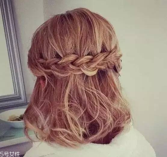 扎一半留一半的發(fā)型扎法 半扎發(fā)這樣扎好看 扎一半留一半的發(fā)型扎法 半扎發(fā)這樣扎好看