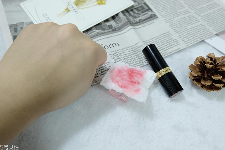 露華濃730是什么顏色 露華濃口紅730是正紅嗎 露華濃730是什么顏色 露華濃口紅730是正紅嗎