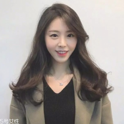 2018年流行什么樣的卷發(fā) 流行卷發(fā)發(fā)型推薦 2018年流行什么樣的卷發(fā) 流行卷發(fā)發(fā)型推薦