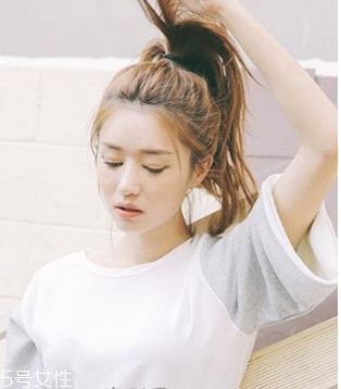 中長(zhǎng)發(fā)怎么扎好看 中長(zhǎng)發(fā)這樣扎可愛(ài)又減齡 中長(zhǎng)發(fā)怎么扎好看 中長(zhǎng)發(fā)這樣扎可愛(ài)又減齡