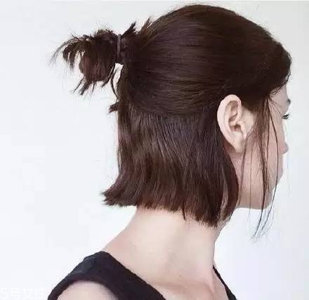 扎一半留一半的發(fā)型扎法 半扎發(fā)這樣扎好看 扎一半留一半的發(fā)型扎法 半扎發(fā)這樣扎好看