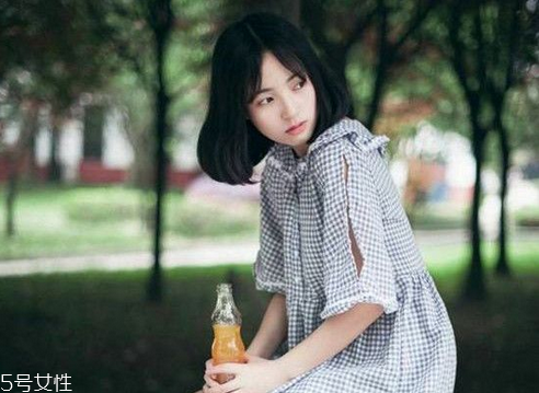 扎一半留一半的發(fā)型扎法 半扎發(fā)這樣扎好看 扎一半留一半的發(fā)型扎法 半扎發(fā)這樣扎好看