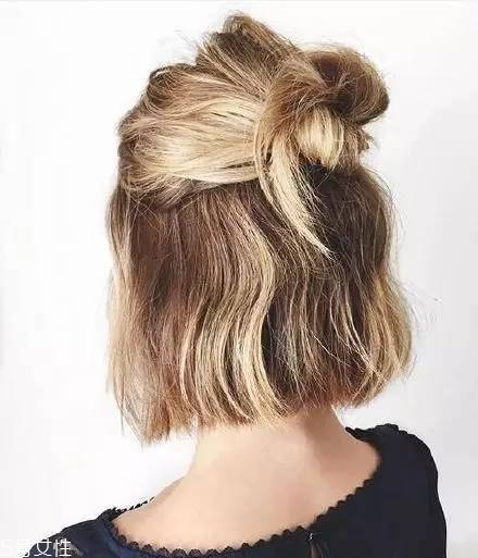 扎一半留一半的發(fā)型扎法 半扎發(fā)這樣扎好看 扎一半留一半的發(fā)型扎法 半扎發(fā)這樣扎好看