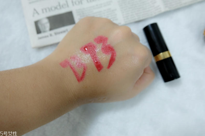 露華濃730是什么顏色 露華濃口紅730是正紅嗎 露華濃730是什么顏色 露華濃口紅730是正紅嗎