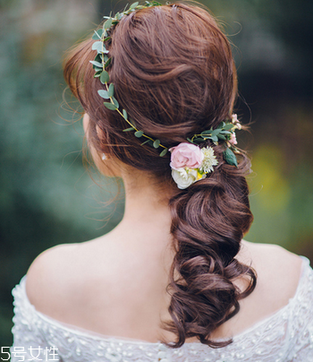 2018新娘發(fā)型新款式圖片及詳細(xì)步驟 浪漫的新娘發(fā)型 2018新娘發(fā)型新款式圖片及詳細(xì)步驟 浪漫的新娘發(fā)型