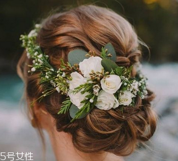 2018新娘發(fā)型新款式圖片及詳細(xì)步驟 浪漫的新娘發(fā)型 2018新娘發(fā)型新款式圖片及詳細(xì)步驟 浪漫的新娘發(fā)型