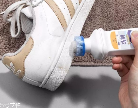 小白鞋清潔劑怎么打開？小白鞋清潔劑打開方法