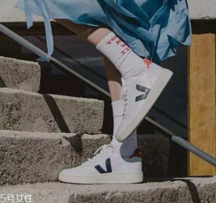 小白鞋清潔劑怎么打開？小白鞋清潔劑打開方法