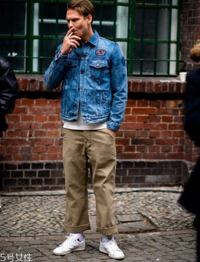 小白鞋前面擠腳怎么辦？小白鞋前面擠腳解決方法