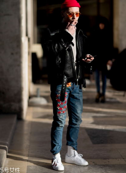 小白鞋為什么會(huì)發(fā)黃？小白鞋變黃的原因