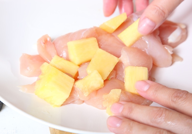 吃菠蘿舌頭疼怎么辦 菠蘿吃多了舌頭疼怎么辦 吃菠蘿舌頭疼怎么辦 菠蘿吃多了舌頭疼怎么辦