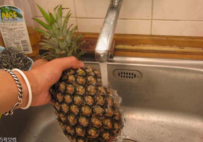 吃菠蘿舌頭疼怎么辦 菠蘿吃多了舌頭疼怎么辦 吃菠蘿舌頭疼怎么辦 菠蘿吃多了舌頭疼怎么辦