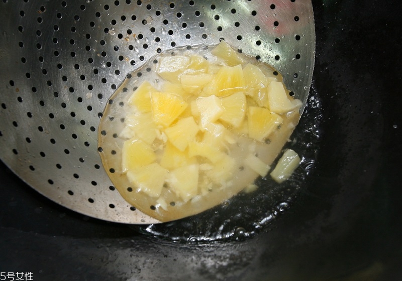 吃菠蘿舌頭疼怎么辦 菠蘿吃多了舌頭疼怎么辦 吃菠蘿舌頭疼怎么辦 菠蘿吃多了舌頭疼怎么辦