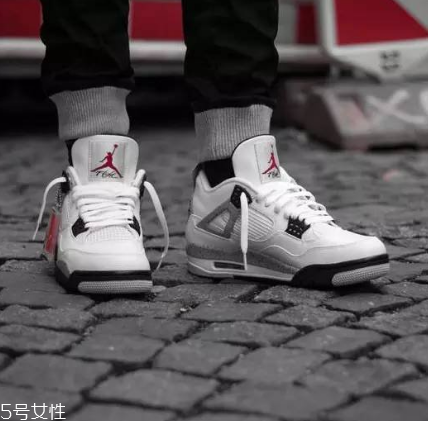 小白鞋要穿襪子嗎？穿小白鞋用不用穿襪子