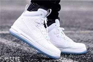 小白鞋上的泥怎么去除？小白鞋上的泥點清洗方法