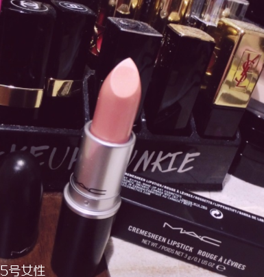 裸粉色適合什么膚色 裸色口紅適合人群 裸粉色適合什么膚色 裸色口紅適合人群