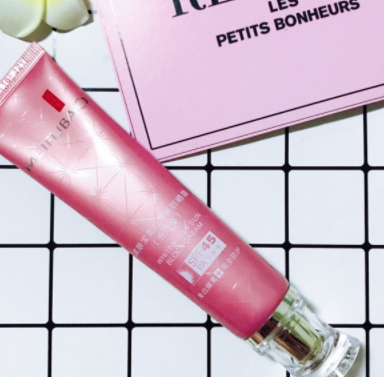 美膚寶和珀萊雅哪個(gè)好？關(guān)于美膚寶和珀萊雅的選擇