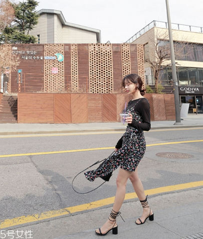 雪紡連衣裙配什么鞋子？雪紡連衣裙搭配鞋子圖片