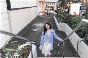 無(wú)袖連衣裙怎么搭配外套？無(wú)袖連衣裙搭配圖片