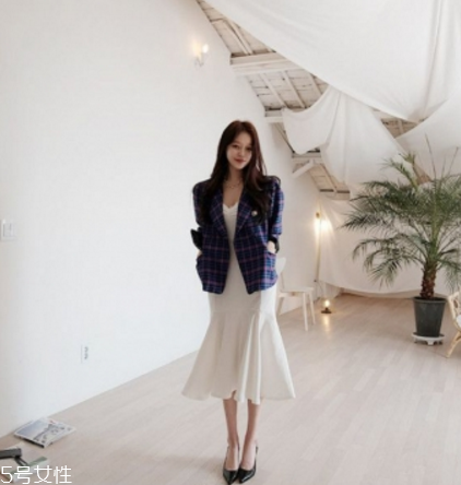 無(wú)袖連衣裙怎么搭配外套？無(wú)袖連衣裙搭配圖片