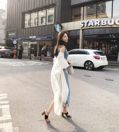 無(wú)袖連衣裙怎么搭配外套？無(wú)袖連衣裙搭配圖片