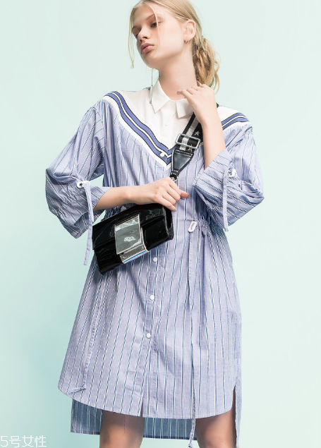 中長(zhǎng)款襯衫怎么搭配？中長(zhǎng)款襯衫搭配技巧