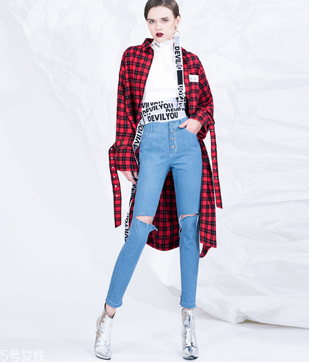 中長(zhǎng)款襯衫怎么搭配？中長(zhǎng)款襯衫搭配技巧