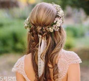2018新娘發(fā)型新款式圖片及詳細(xì)步驟 浪漫的新娘發(fā)型 2018新娘發(fā)型新款式圖片及詳細(xì)步驟 浪漫的新娘發(fā)型