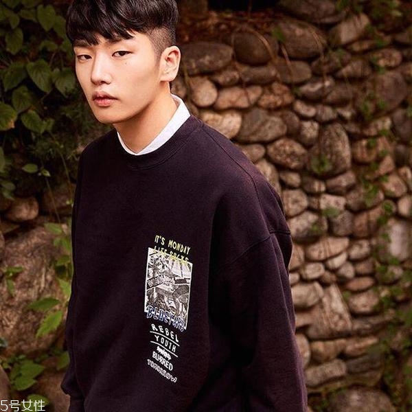 單眼皮男生適合什么發(fā)型 單眼皮男生也可以很帥 單眼皮男生適合什么發(fā)型 單眼皮男生也可以很帥