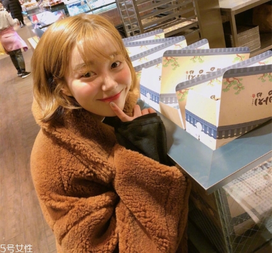 2022年韓系流行發(fā)色 比較顯白的頭發(fā)顏色推薦 2022年韓系流行發(fā)色 比較顯白的頭發(fā)顏色推薦